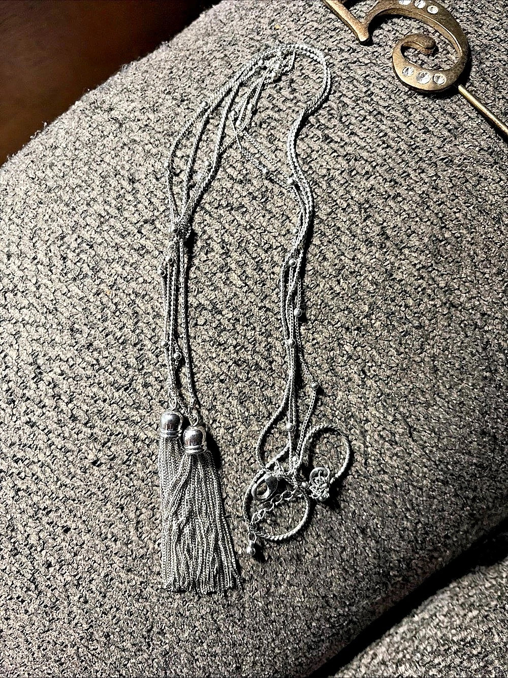 Tassel Pendant Necklace in Gray & Silver Like New